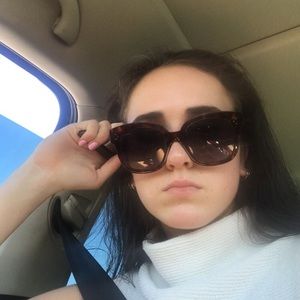 Meet your Posher, Madeline